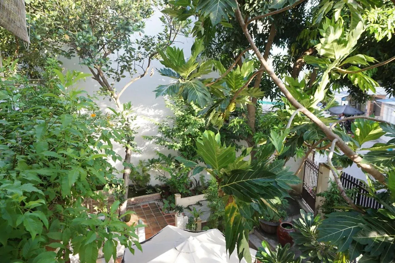 Отель Moon House Tropical Garden - Lavender Нячанг