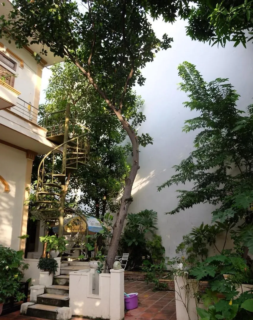 Отель Moon House Tropical Garden - Lavender Нячанг