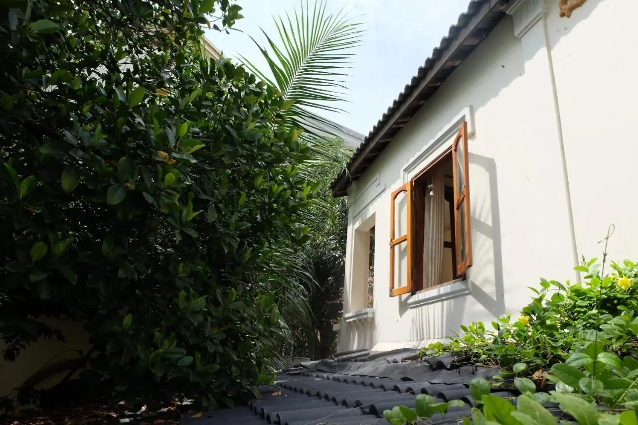 Отель Moon House Tropical Garden - Lavender Нячанг