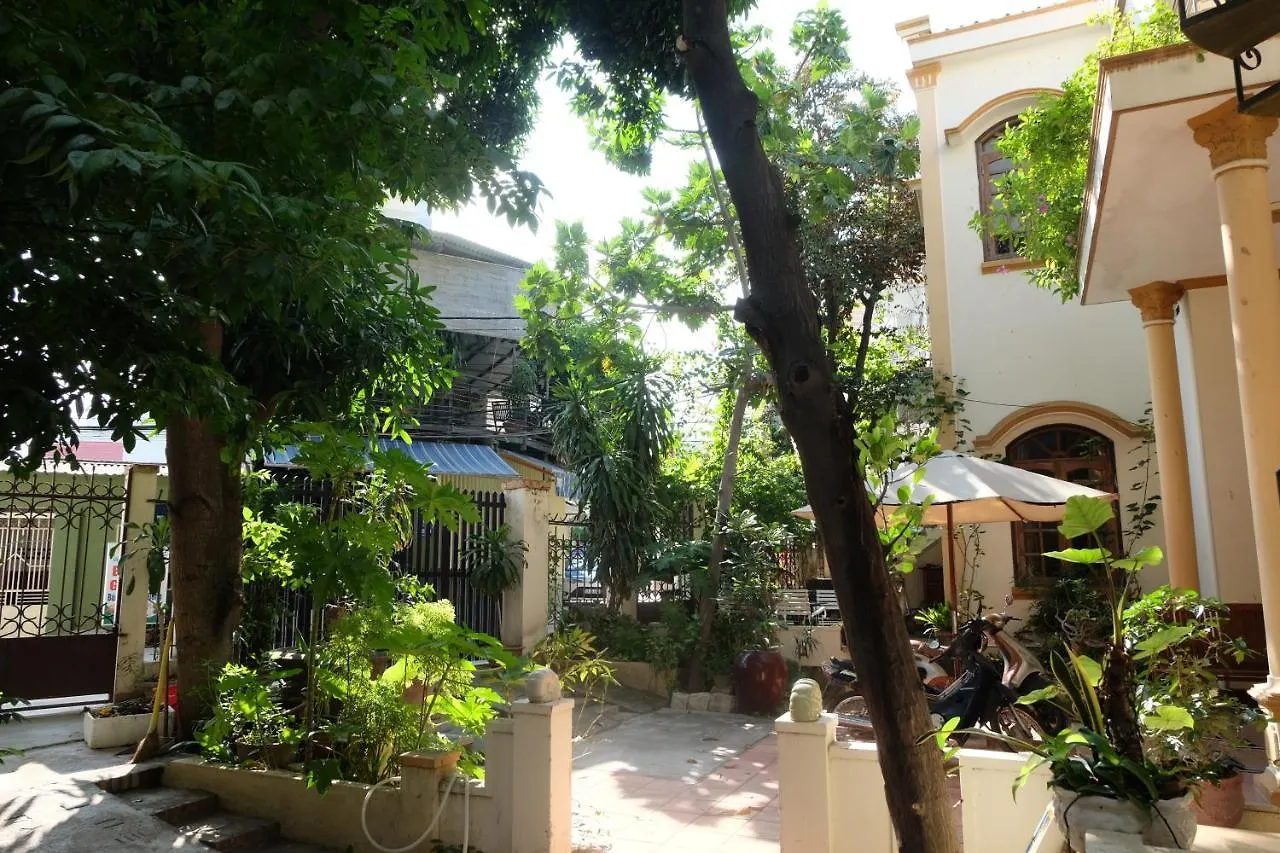 Отель Moon House Tropical Garden - Lavender Нячанг Гостевой дом